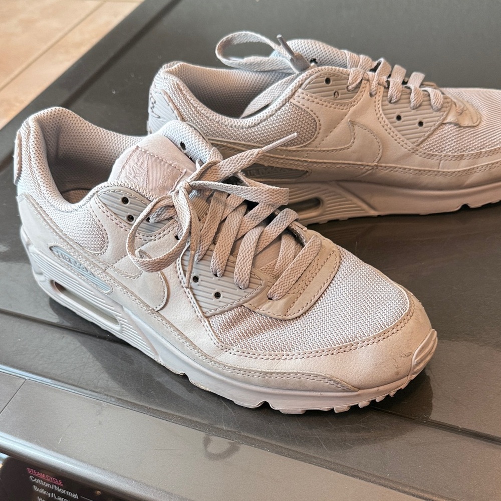 Nike Air Max Light Gray Sneakers. Size 9.